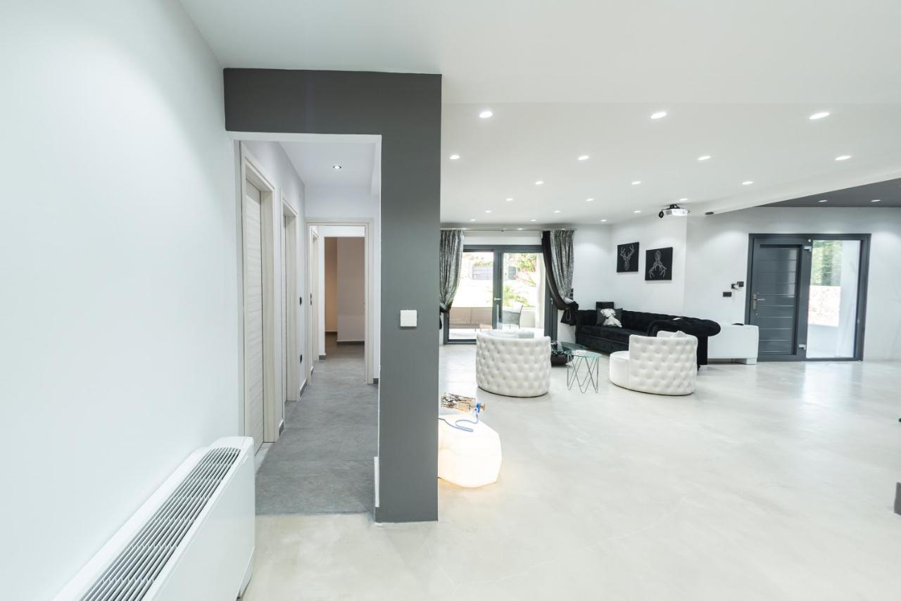 Athos Apartment *